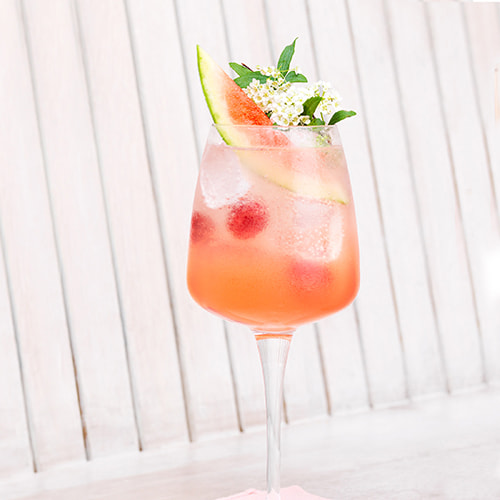 A perfectly fresh and classy rose vodka cocktail with EFFEN Rose Vodka